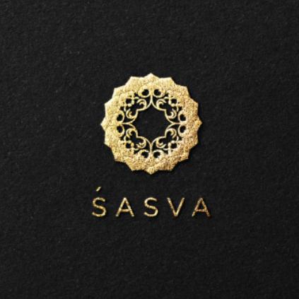 Sasva si ispira alla cultura orientale, in particolare all'India