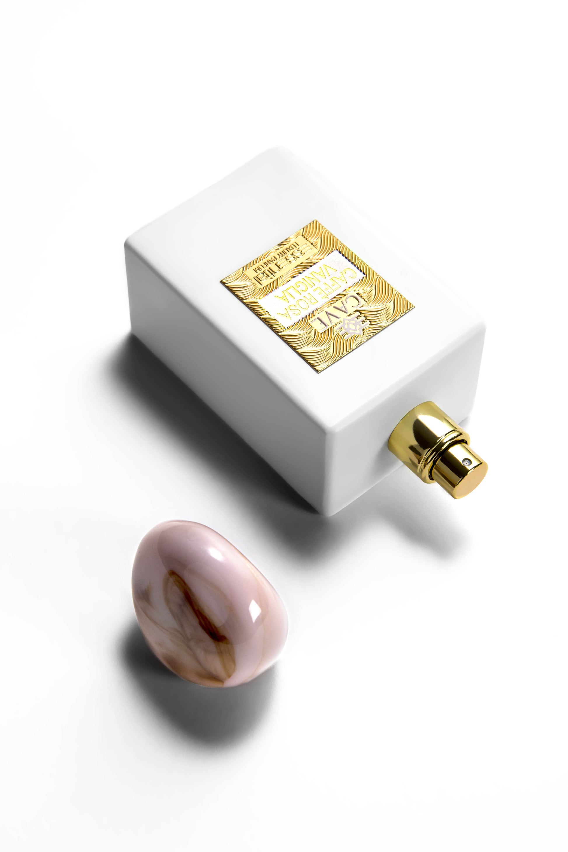 Caffè rosa vaniglia, un viaggio in un paese luminoso, esotico e fresco