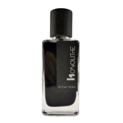 Runa nera, fragranza nera, scura, oleosa con un sillage potente.