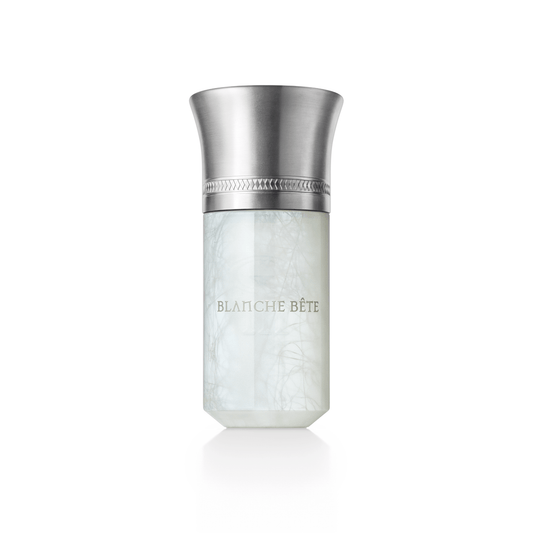 Flacone di profumo BLANCHE BÊTE di LIQUIDES IMAGINAIRES, bianco e raffinato, su sfondo elegante.