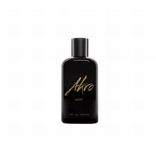"East di Akro 30ml – fragranza fresca e speziata con note di cardamomo, zenzero, agrumi e legni caldi, che evoca atmosfere orientali e avventure esotiche."