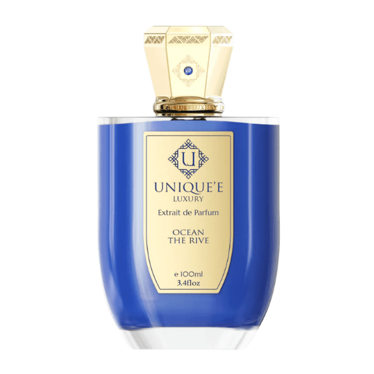 "Flacone di Unique'e Luxury Ocean The Rive, una fragranza che cattura l'energia e la freschezza delle onde oceaniche, con note marine e legnose per un'esperienza sensoriale unica e sofisticata."
